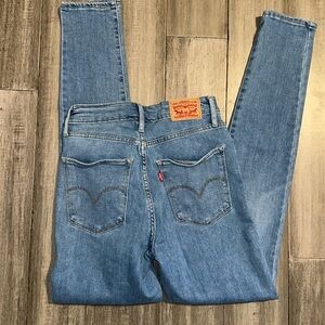 Size 26 x 30 Levi’s 721 High Rise Skinny Distressed light blue jeans